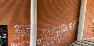 Vandalizada de nuevo la Plaza Juan Olivares de Sanse a pesar de la campaña anti-grafitis