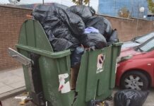 Nueva denuncia vecinal en Sanse: La Calle Fuerteventura «abandonada» con contenedores rotos y desbordados