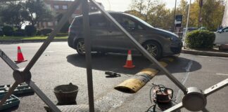 Retiran los polémicos badenes «revienta-coches» de la Avenida Baunatal de Sanse