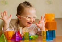 Más Madrid denuncia que la Comunidad deja sin asistencia gratuita a los niños con discapacidad al cumplir 6 años