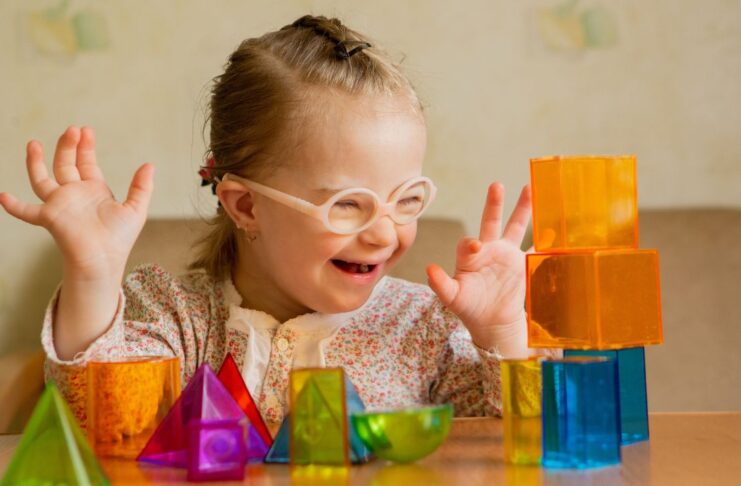 Más Madrid denuncia que la Comunidad deja sin asistencia gratuita a los niños con discapacidad al cumplir 6 años